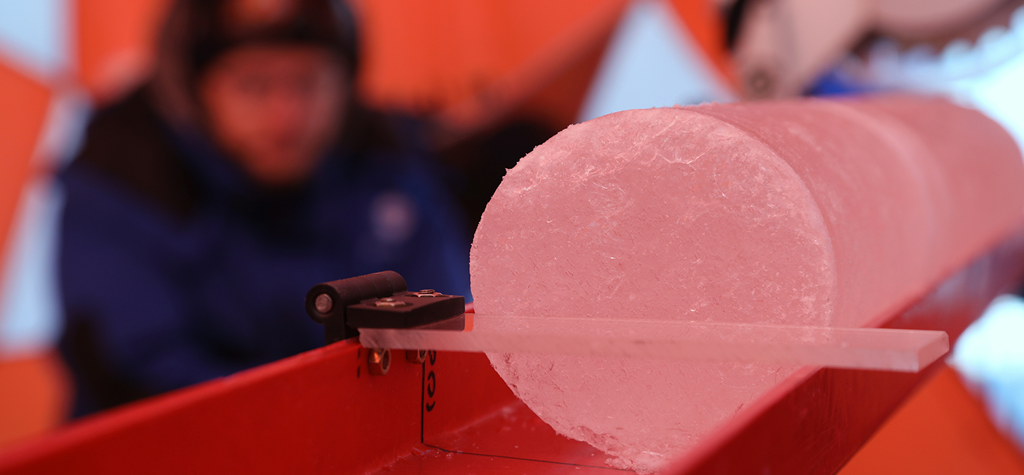 Carotte de glace prélevée sur l'Illimani en Bolivie © Sarah Del Ben