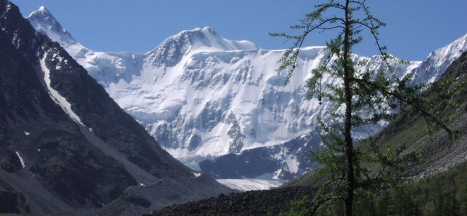 Face Nord du Belukha depuis le camp de base Ak-kem